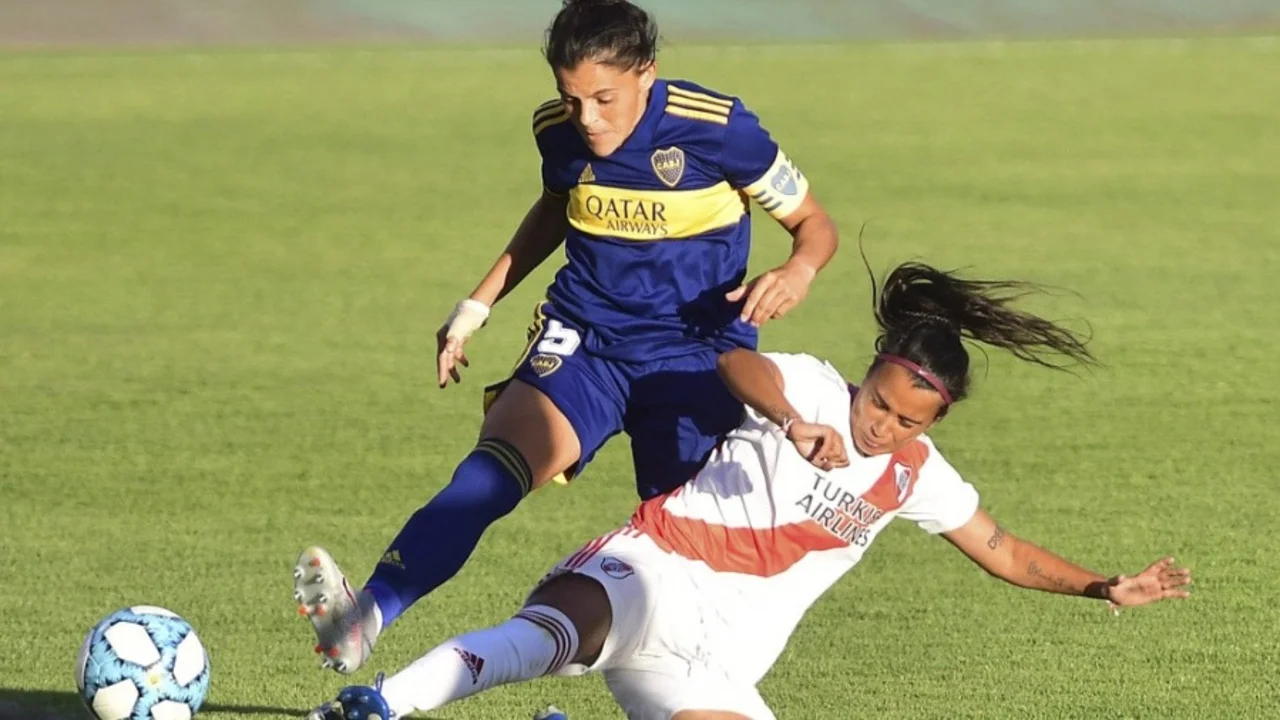 El superclásico femenino del fútbol se jugará el domingo en el Estadio Monumental