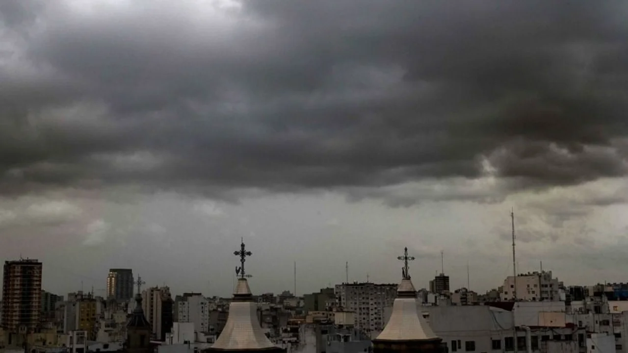 Pronóstico del tiempo miércoles: alerta por nevadas y vientos fuertes
