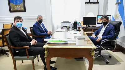 Kicillof, con Ferraresi y el intendente: se viene un plan de obras en Avellaneda Kicillof, con Ferraresi y el intendente: se viene un plan de obras en Avellaneda