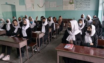Como en Irán, envenenan a decenas de alumnas en Afganistán | Afganistán