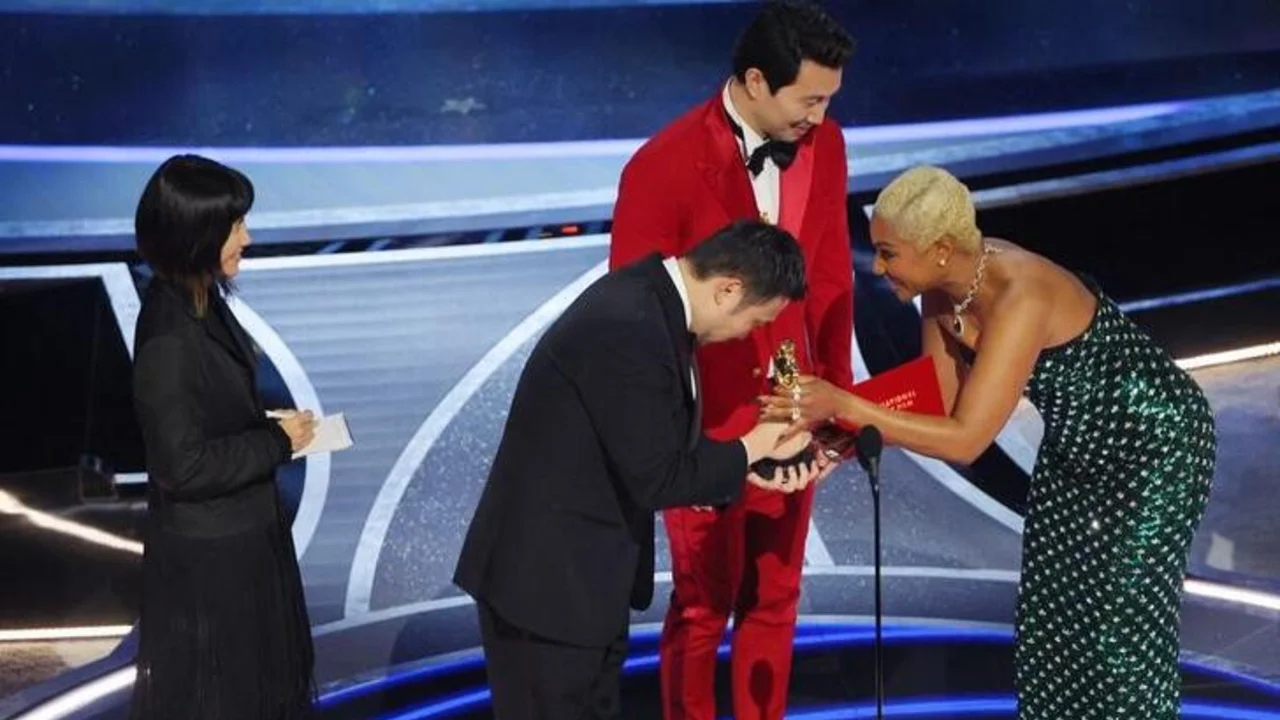 Japonesa "Drive My Car" gana Oscar a mejor película internacional