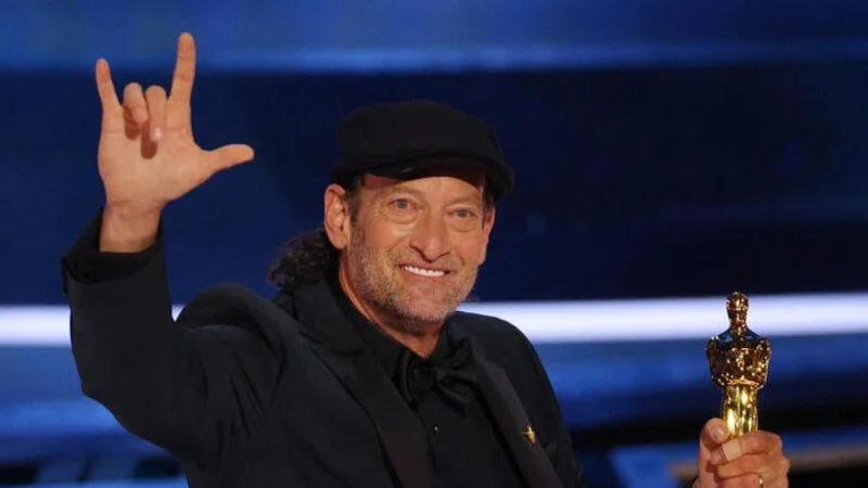 Troy Kotsur gana Oscar a Mejor Actor de Reparto por "CODA"