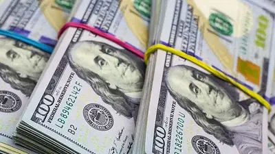 El dólar blue cedió dos pesos a $375 El dólar blue cedió dos pesos a $375