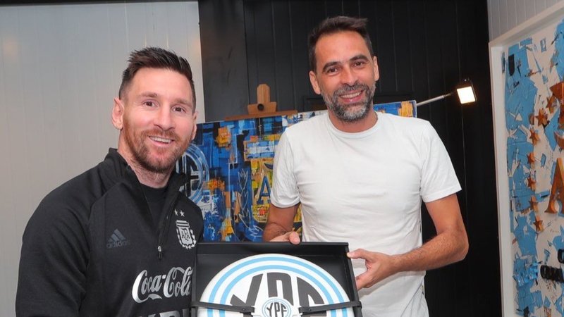 Messi se suma a los festejos por los 100 años de YPF 
