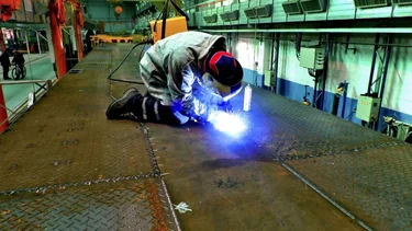 La industria, entre proyecciones de más despidos de trabajadores y máquinas paradas