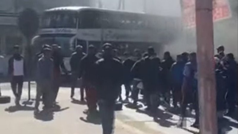 Batalla campal entre colectiveros y trabajadores de un mayorista: ¿qué pasó?