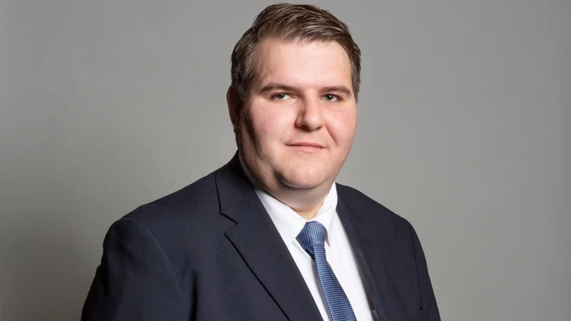 Jamie Wallis se convirtió en el primer diputado británico en declararse abiertamente trans
