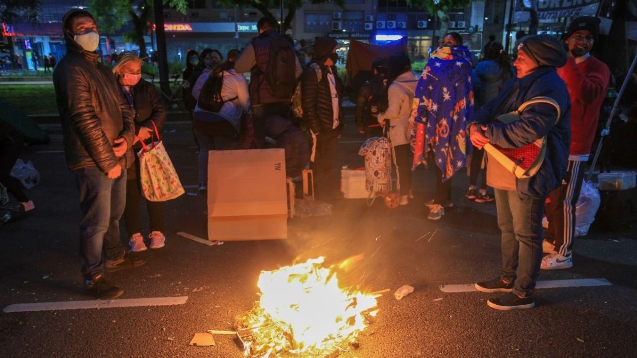 Pese a un acuerdo parcial con el Gobierno, organizaciones continuarán con el acampe en la 9 de Julio