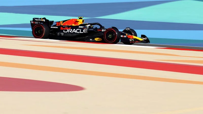 "Checo" Pérez lidera entrenamientos libres del GP de Baréin, seguido por Alonso y Verstappen