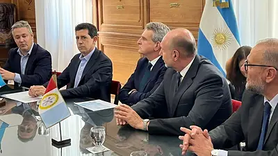 En una reunión entre Wado, Rossi y Perotti, el Gobierno entregó cámaras y sistemas de identificación para Rosario En una reunión entre Wado, Rossi y Perotti, el Gobierno entregó cámaras y sistemas de identificación para Rosario