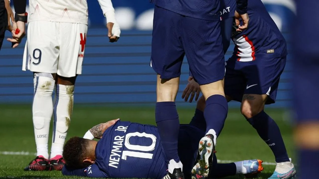 Neymar, descartado por lesión para el partido de Liga de Campeones del PSG contra el Bayern