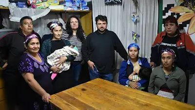 Cuatro mujeres mapuches siguen detenidas por el desalojo en Villa Mascardi Cuatro mujeres mapuches siguen detenidas por el desalojo en Villa Mascardi