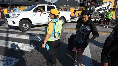 Tensión entre manteros y la Policía de la Ciudad: hay un detenido Tensión entre manteros y la Policía de la Ciudad: hay un detenido
