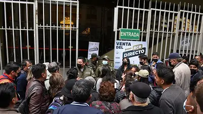 El Banco Central de Bolivia aumentó la venta directa de dólares a la población El Banco Central de Bolivia aumentó la venta directa de dólares a la población