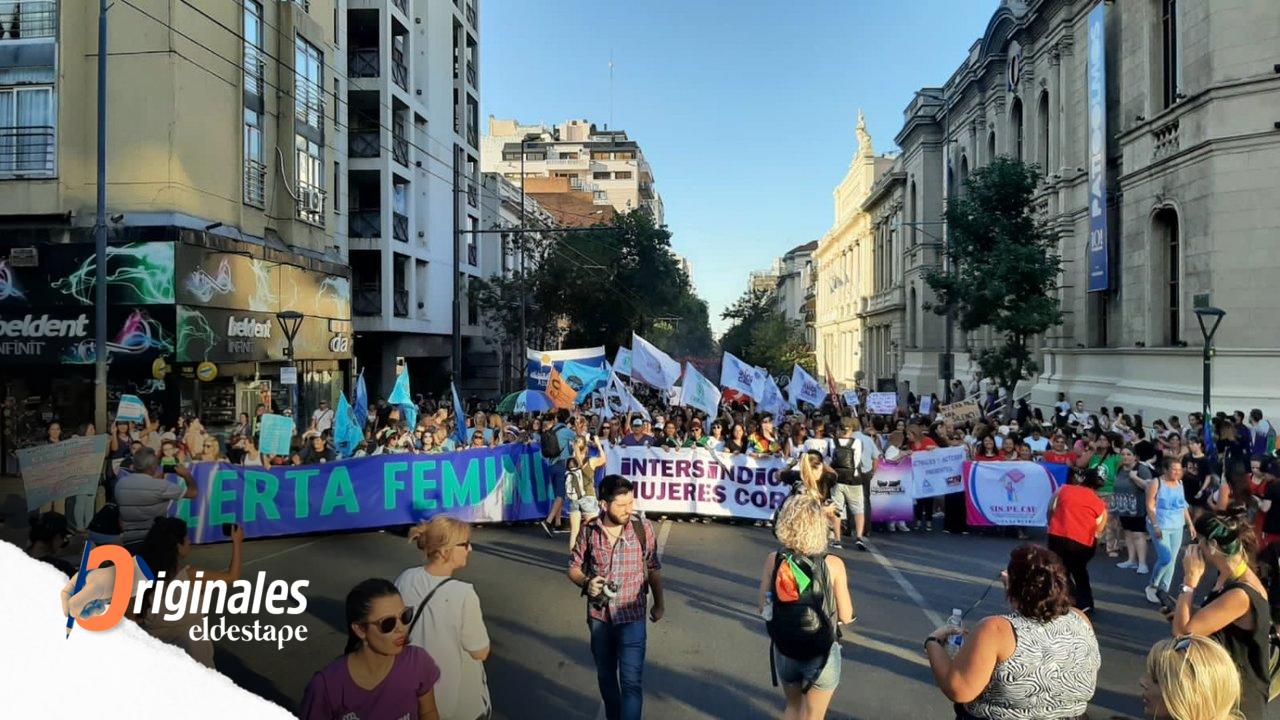 Una marea feminista recorrió el centro de Córdoba
