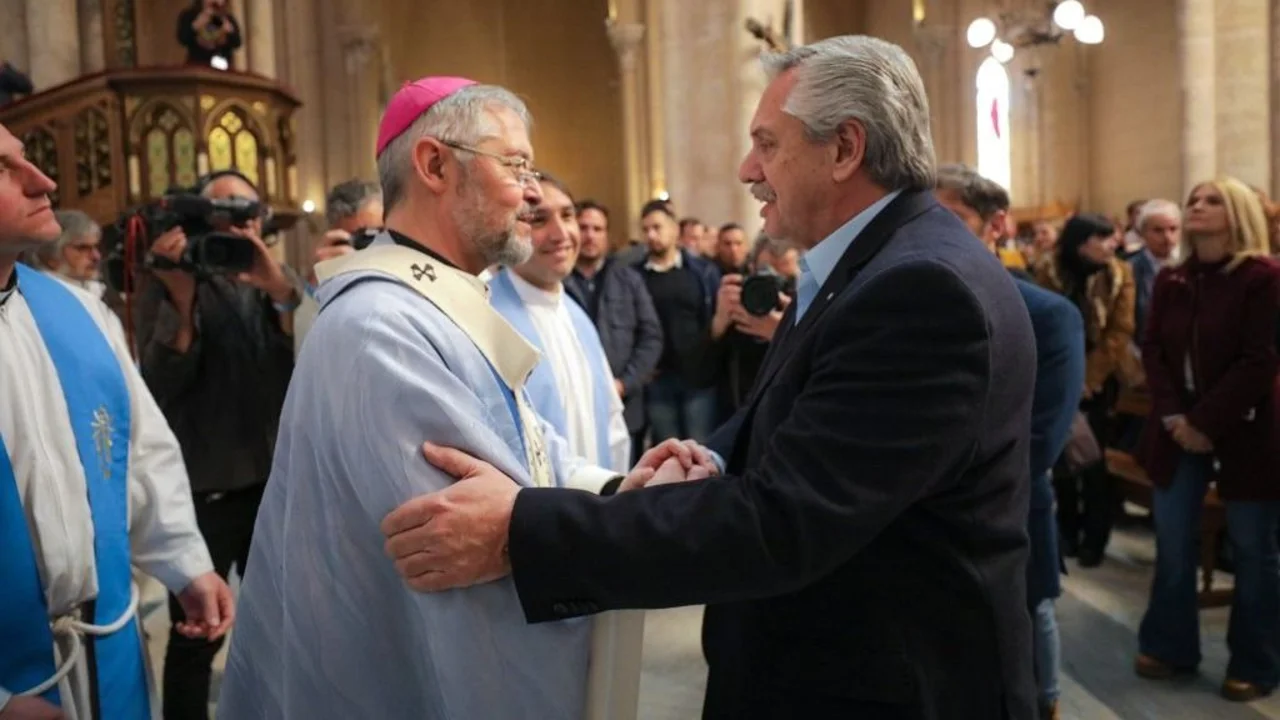 Alberto va a Luján a firmar contra la droga pero esquiva la misa "antigrieta"