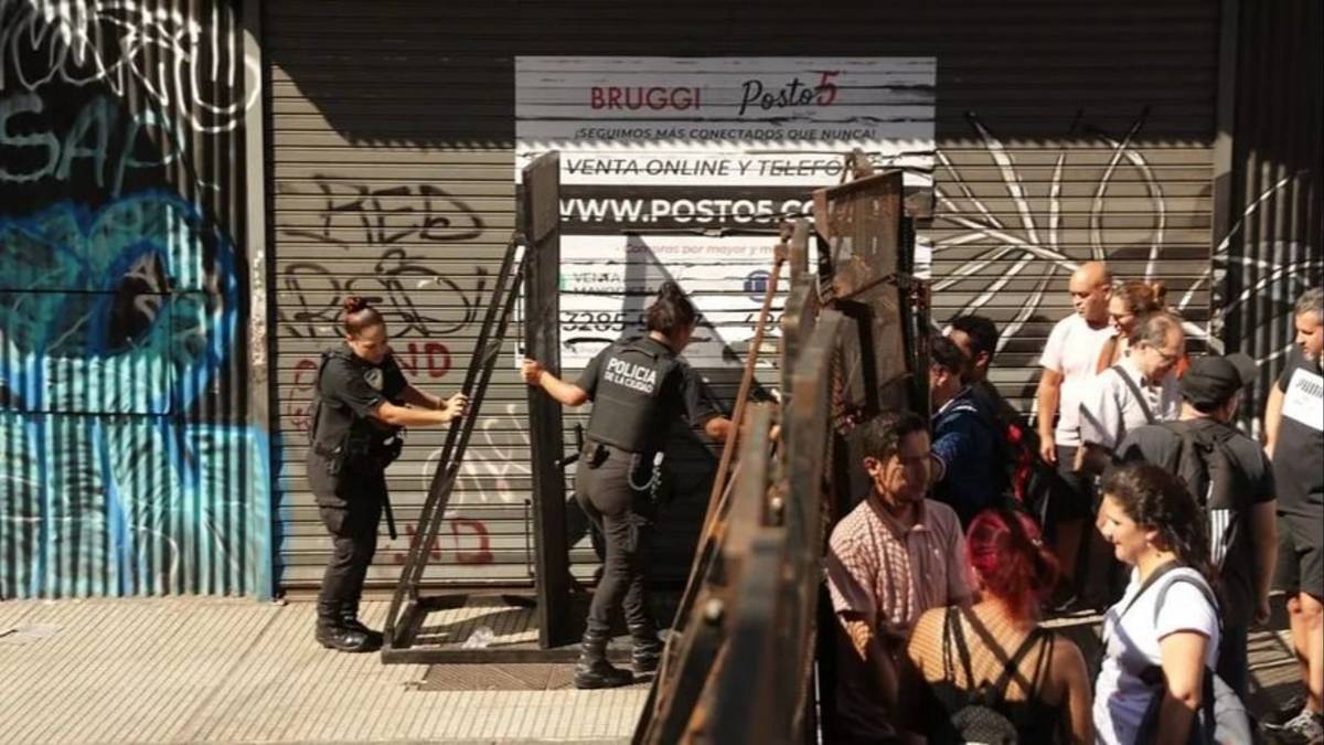 Juezas y jueces de todo el país respaldaron a los curas villeros en su denuncia contra Macri
