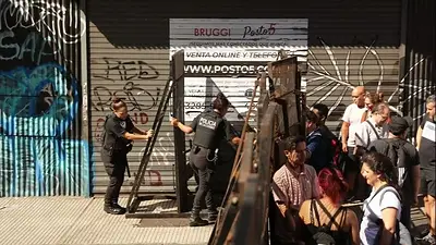 Juezas y jueces de todo el país respaldaron a los curas villeros en su denuncia contra Macri Juezas y jueces de todo el país respaldaron a los curas villeros en su denuncia contra Macri