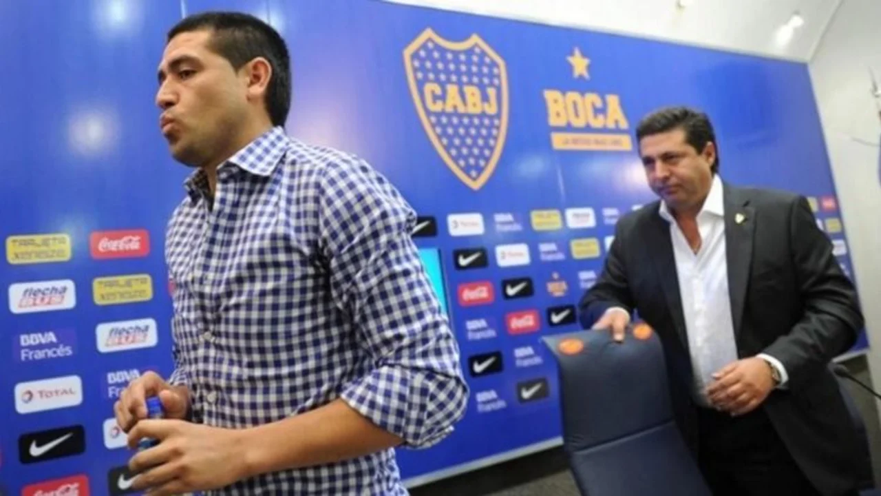 Daniel Angelici, Juan Román Riquelme, Mauricio Macri, fútbol argentino, deportes