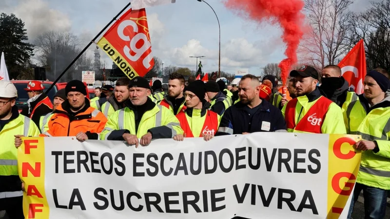Tensión en Francia por las protestas contra la reforma de Emmanuel Macron