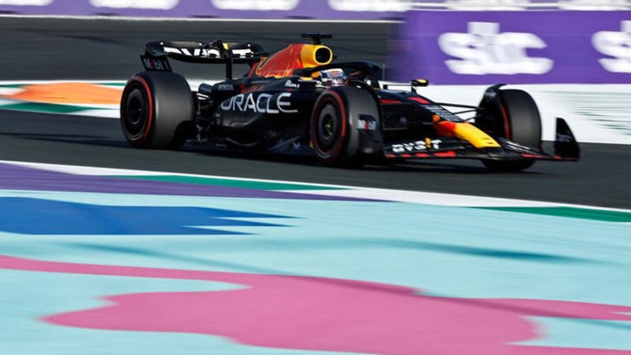 Verstappen lidera el doblete de Red Bull en los primeros entrenamientos de Arabia Saudita