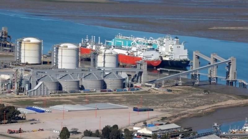 En medio de la crisis por los cortes de luz, YPF controlará una empresa de la dueña de Edesur