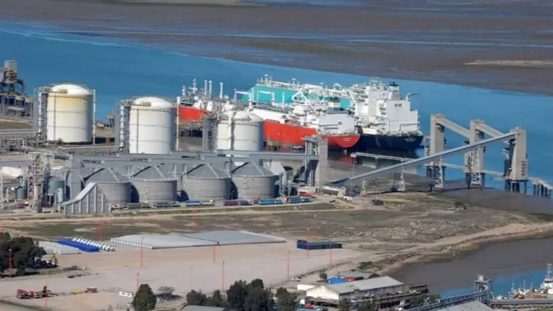 En medio de la crisis por los cortes de luz, YPF controlará una empresa de la dueña de Edesur
