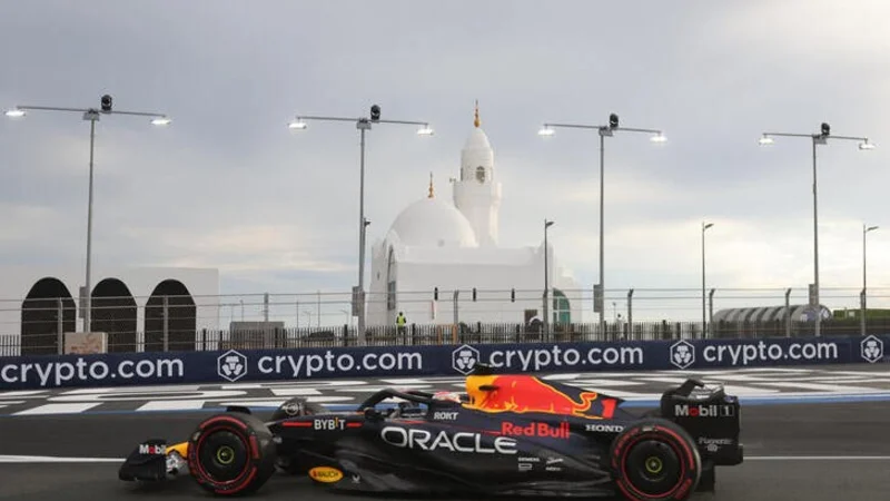 Verstappen completa la barrida en las prácticas del GP de Arabia Saudita de F1