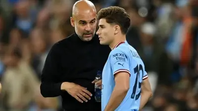Pep Guardiola Manchester City Julián Álvarez Pep Guardiola Manchester City Julián Álvarez