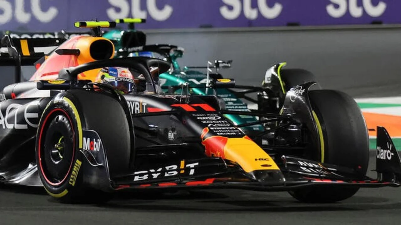 "Checo "Pérez gana el GP de Arabia Saudita y Verstappen acaba segundo tras partir del puesto 15