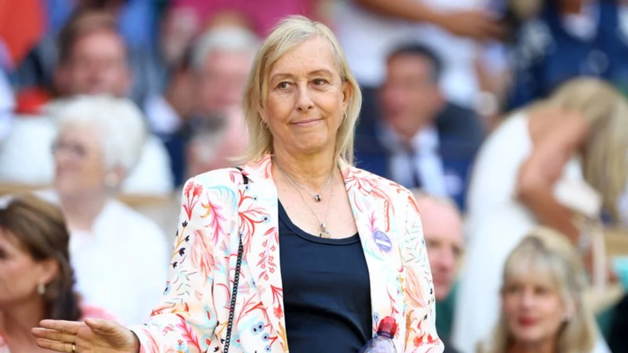 Navratilova dice que ya no tiene cáncer