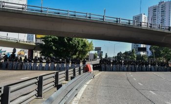 Corte en Puente Pueyrredón: reclaman la libertad de dos militantes | Cortes de ruta