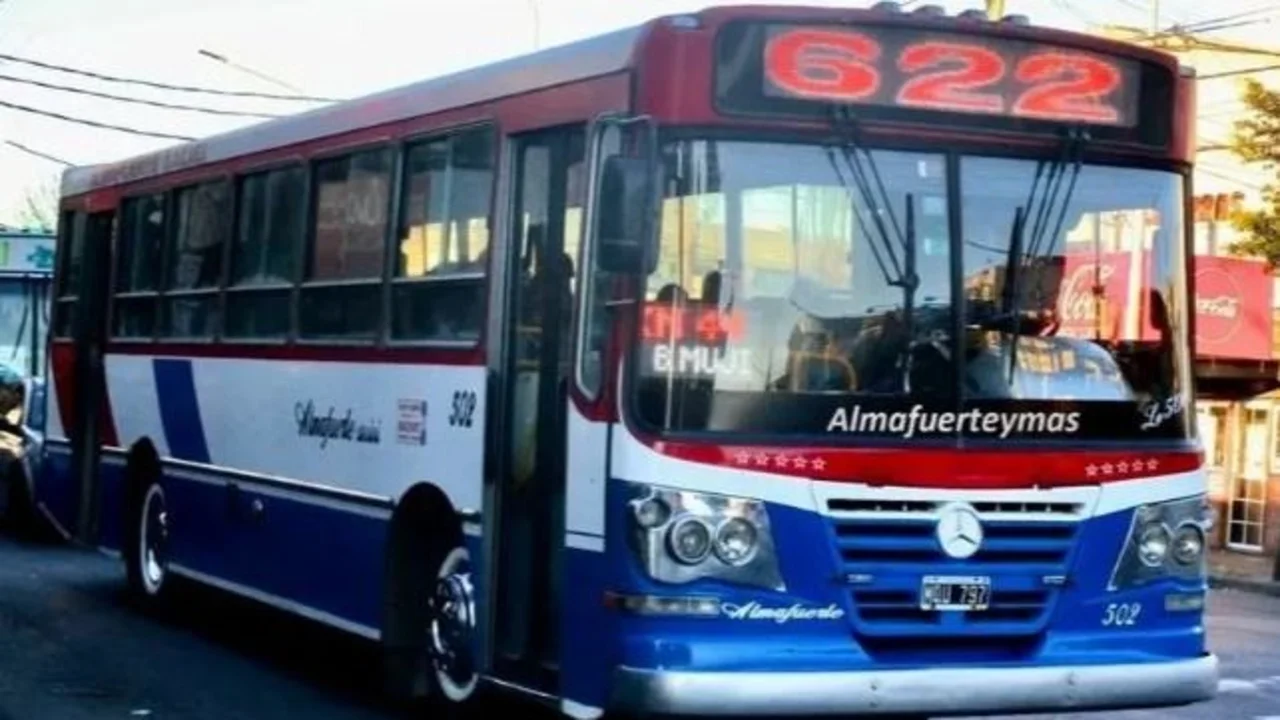Balean a un colectivero en Virrey del Pino y choferes paran por seguridad