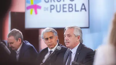 Fernández le comunicó al Grupo de Puebla que Argentina vuelve a la Unasur Fernández le comunicó al Grupo de Puebla que Argentina vuelve a la Unasur