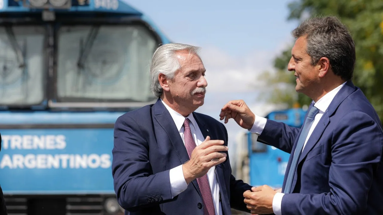 Alberto Fernández y Sergio Massa se mostraron juntos en un acto, en medio de los chispazos internos