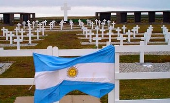 Denuncian que en las Islas Malvinas destruyen placas en honor a ex combatientes | Islas malvinas