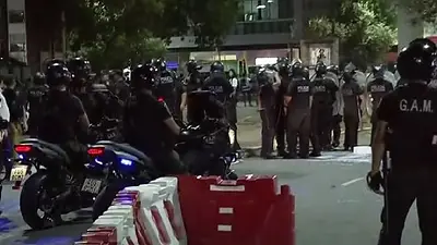 Selección Argentina: Corridas e incidentes afuera del Monumental con hinchas sin entradas Selección Argentina: Corridas e incidentes afuera del Monumental con hinchas sin entradas
