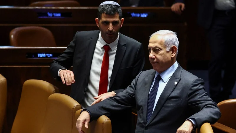 Netanyahu cedió a la presión popular y anunció una pausa en su reforma judicial
