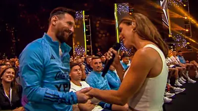 La Sole emocionó a Leo Messi con su homenaje en la Noche de las Estrellas. La Sole emocionó a Leo Messi con su homenaje en la Noche de las Estrellas.