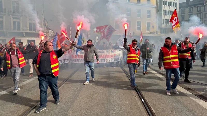 Francia: reprimen las manifestaciones contra la reforma jubilatoria