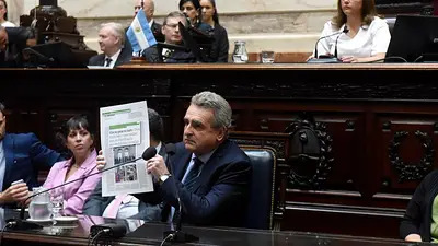 Agustín Rossi se cruzó con Hernán Lombardi y otros miembros de la oposición: "Volvió la violencia" Agustín Rossi se cruzó con Hernán Lombardi y otros miembros de la oposición: "Volvió la violencia"