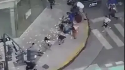 Lluvia de billetes en Belgrano Lluvia de billetes en Belgrano