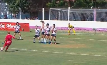 A lo Messi: el golazo de una arquera en el fútbol femenino argentino | Fútbol femenino