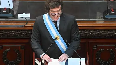 Milei no se hizo cargo de los aumentos a ministros, culpó a Cristina Kirchner y dio marcha atrás Milei no se hizo cargo de los aumentos a ministros, culpó a Cristina Kirchner y dio marcha atrás