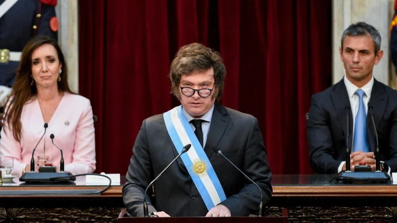 Milei modificó por DNU la fórmula jubilatoria y pidió por la reforma laboral