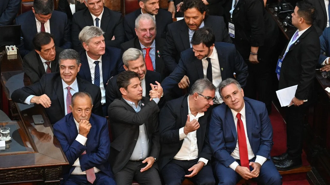 Kicillof federaliza su gestión con foto y acuerdo junto al macrista Nacho Torres