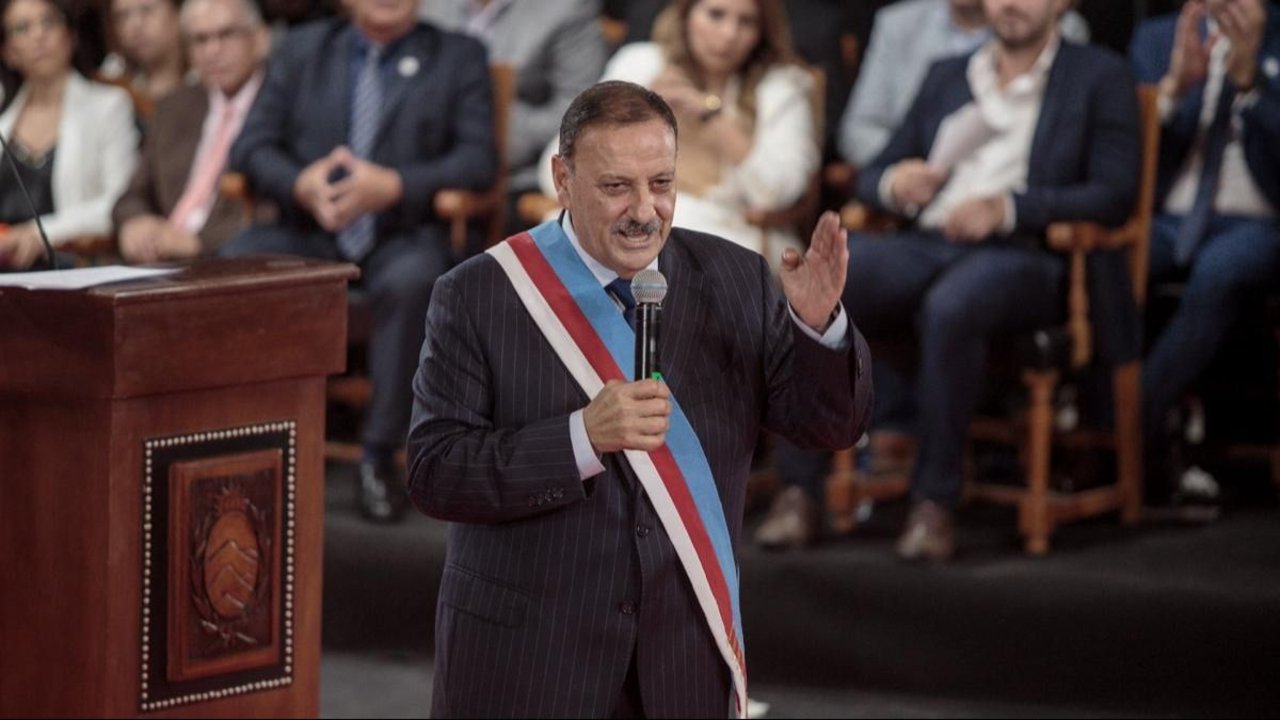 Tras varios ataques de Milei, Quintela mostró los asombrosos números de su gestión