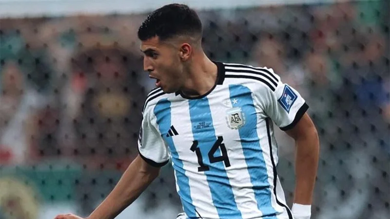 En medio del escándalo, Exequiel Palacios recibió una gran noticia