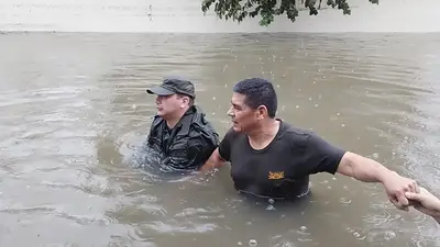 Un temporal histórico azotó a Corrientes: calles inundadas y saqueos a un comercio Un temporal histórico azotó a Corrientes: calles inundadas y saqueos a un comercio