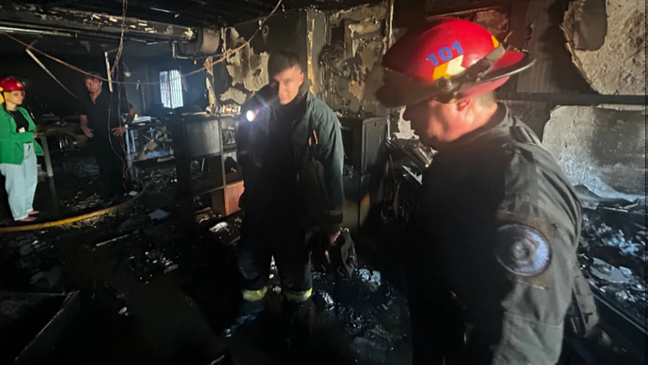 Incendio en Revista Anfibia.
